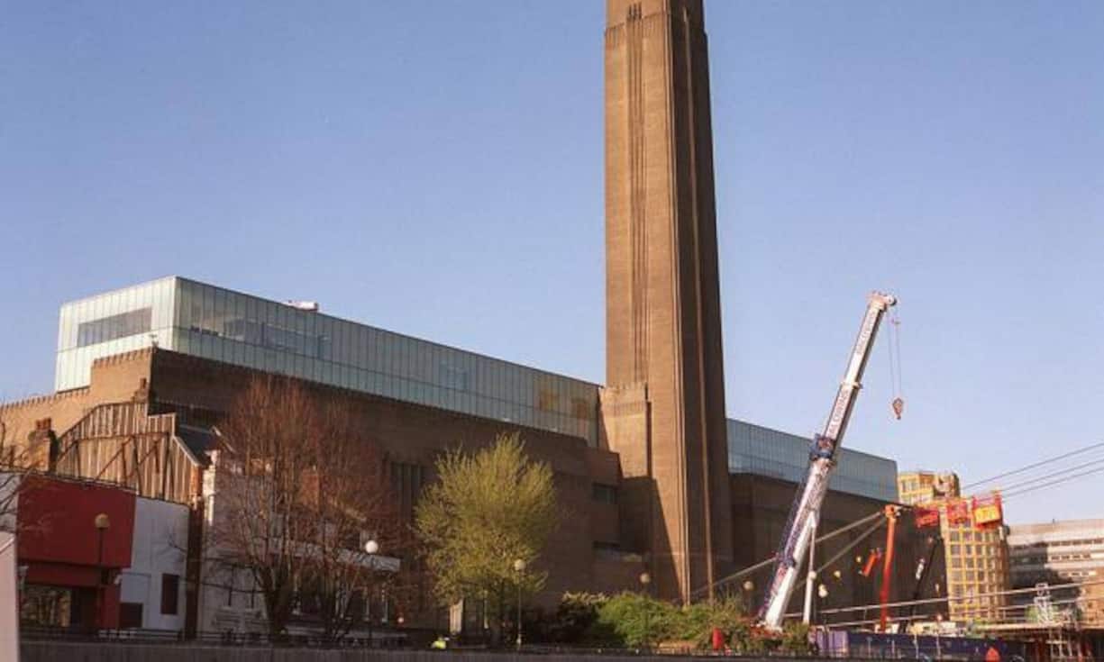 Den grossen internationalen Durchbruch schafften die Basler mit der Erweiterung der Tate Gallery in London. Das Museum wurde im Jahr 2000 in einem alten Ölkraftwerk, der Bankside Power Station eröffnet. 2001 gewannen die Architekten den renommierten Pritzker-Preis – er gilt als Nobelpreis für Architektur.
