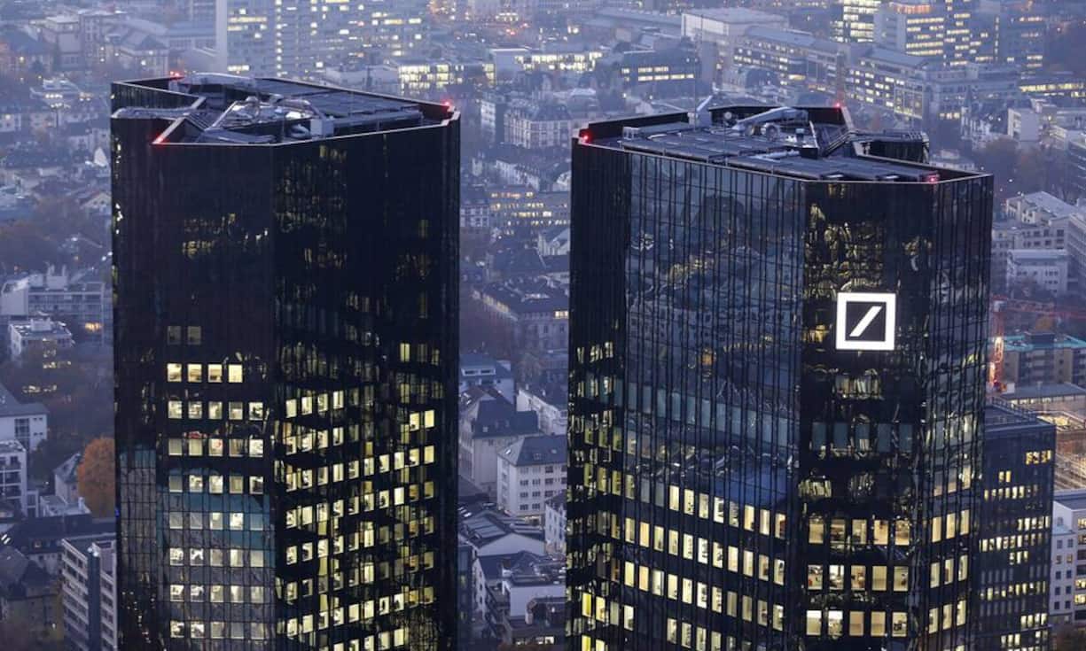 In Frankfurt verstopfte die Extremsituation auf den Devisenmärkten die «Autobahn». Die «Autobahn» ist die Handelsplattform der Deutschen Bank, dem zweitgrössten Währungshändler der Welt.