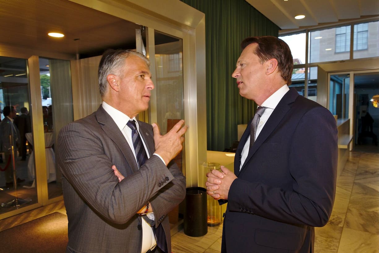 Sergio Ermotti, UBS Switzerland AG;
Dirk Schütz, Bilanz