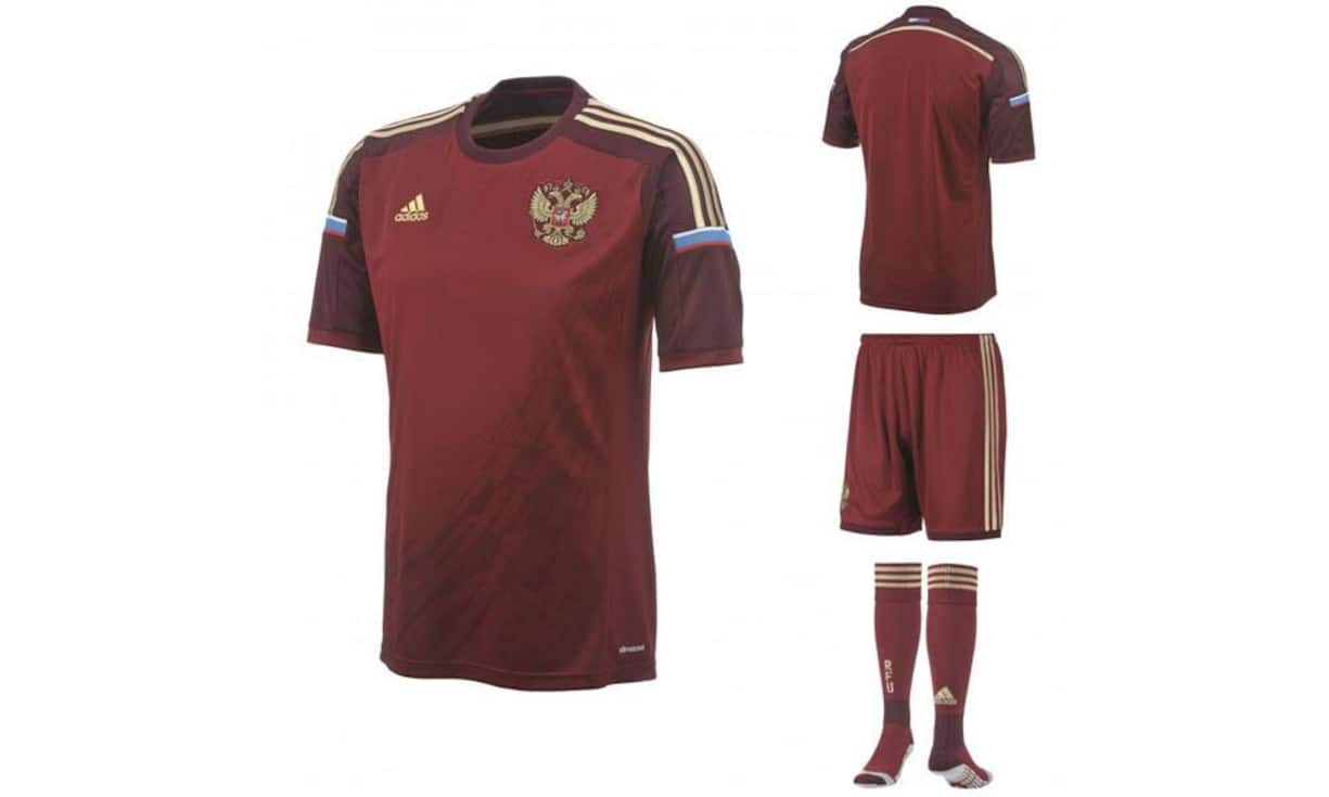 Flop: Das Trikot der Russen vereinbart einiges an grafischen Elementen sowie verschiedene Arten von Streifen. Die Farbe Bordeaux verleiht dem Adidas-Trikot ein wenig Eleganz.