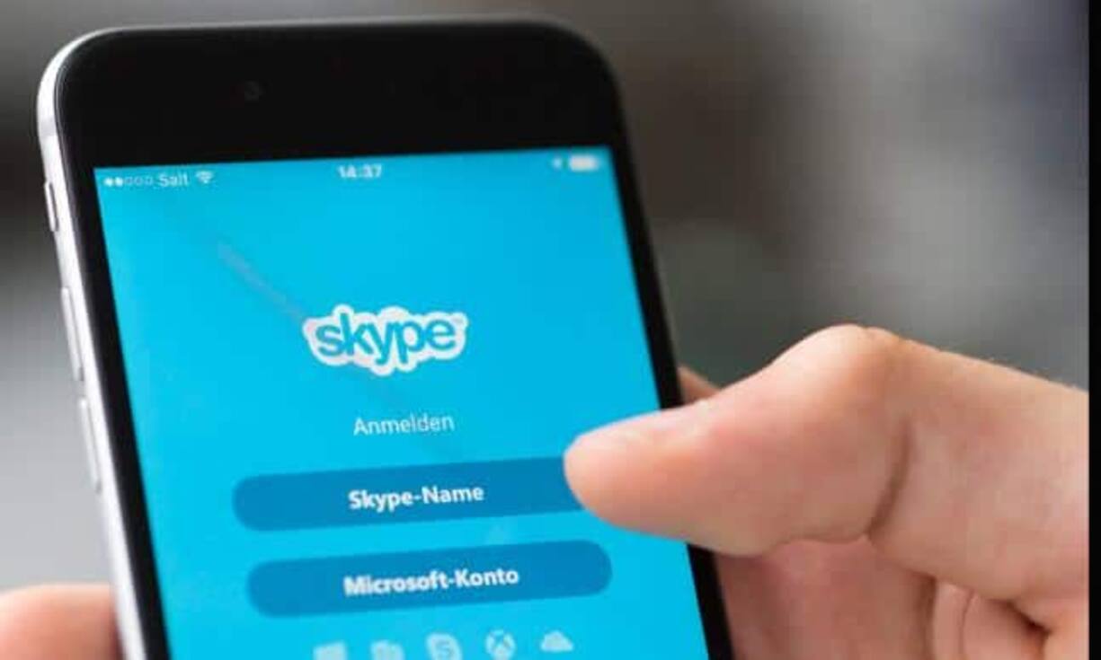Skype hat das Telefonieren revolutioniert: Das Angebot der Gratis-Telefonie prägte seit 2003 wohl zahlreiche internationale Freundschaften und Fernbeziehungen. Vor allem wurden mit dem Dienst auch Video-Chats zum Standard. Die Gesprächsqualität lässt allerdings gegenüber Festnetztelefonie oft zu wünschen übrig.