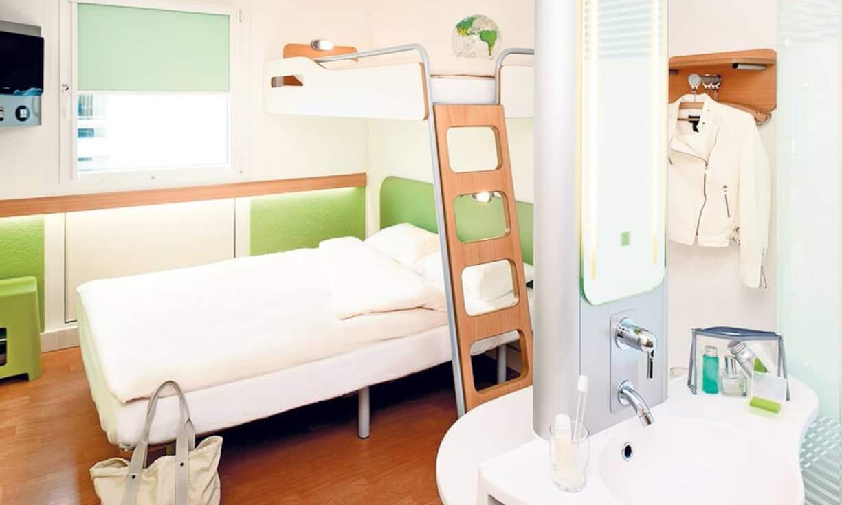 Gleich drei neue Economy-Hotels von Accor gehen in Deutschland an den Start: Das «ibis budget München Airport Erding», das «ibis budget Ludwigsburg» und das «ibis budget Osnabrück City». Hierzulande gibt es zehn «ibis budget» in Bern, Genf (zwei), Lausanne-Bussigny, Leysin, Lugano, Luzern, Pratteln, Winterthur und Zürich. Noch in diesem Jahr folgen zwei Eröffnungen in Basel (September) und Zürich (November).
Standardzimmer ohne Frühstückab 39 Euro pro Nacht