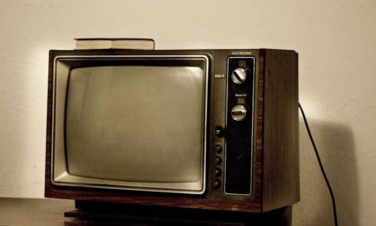 TV-Gerät: Das Massenmedium schlechthin ist trotz Konkurrenz durch Online-Medien weiterhin aus kaum einem Haushalt wegzudenken. 1,4 Milliarden Haushalte rund um die Welt verfügen über ein Fernsehgerät.CC/Flickr/ghotopotam