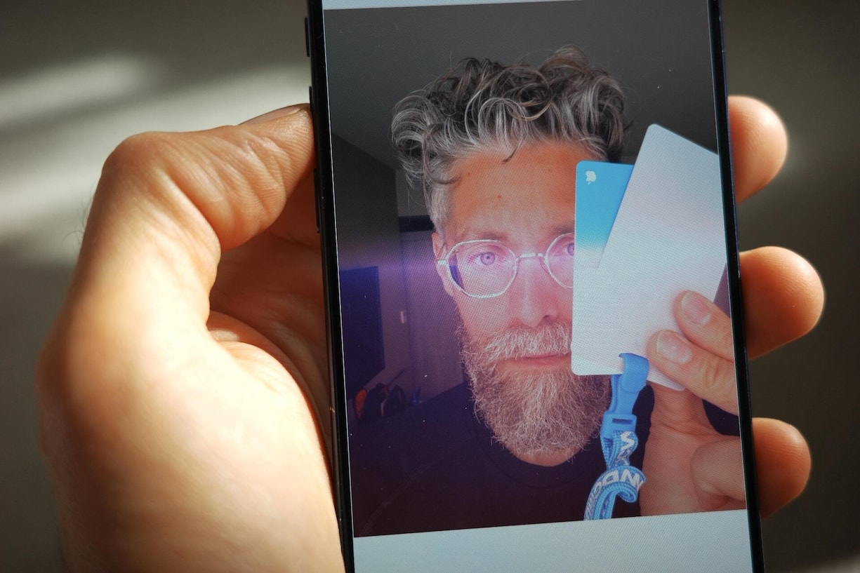 Markieren, antippen, weg: Mit Clean Up entfernt das iPhone Objekte aus dem Bild. Blick-Digitalredaktor Tobias Bolzern testete die neuen KI-Funktionen an eigenen Bildern.