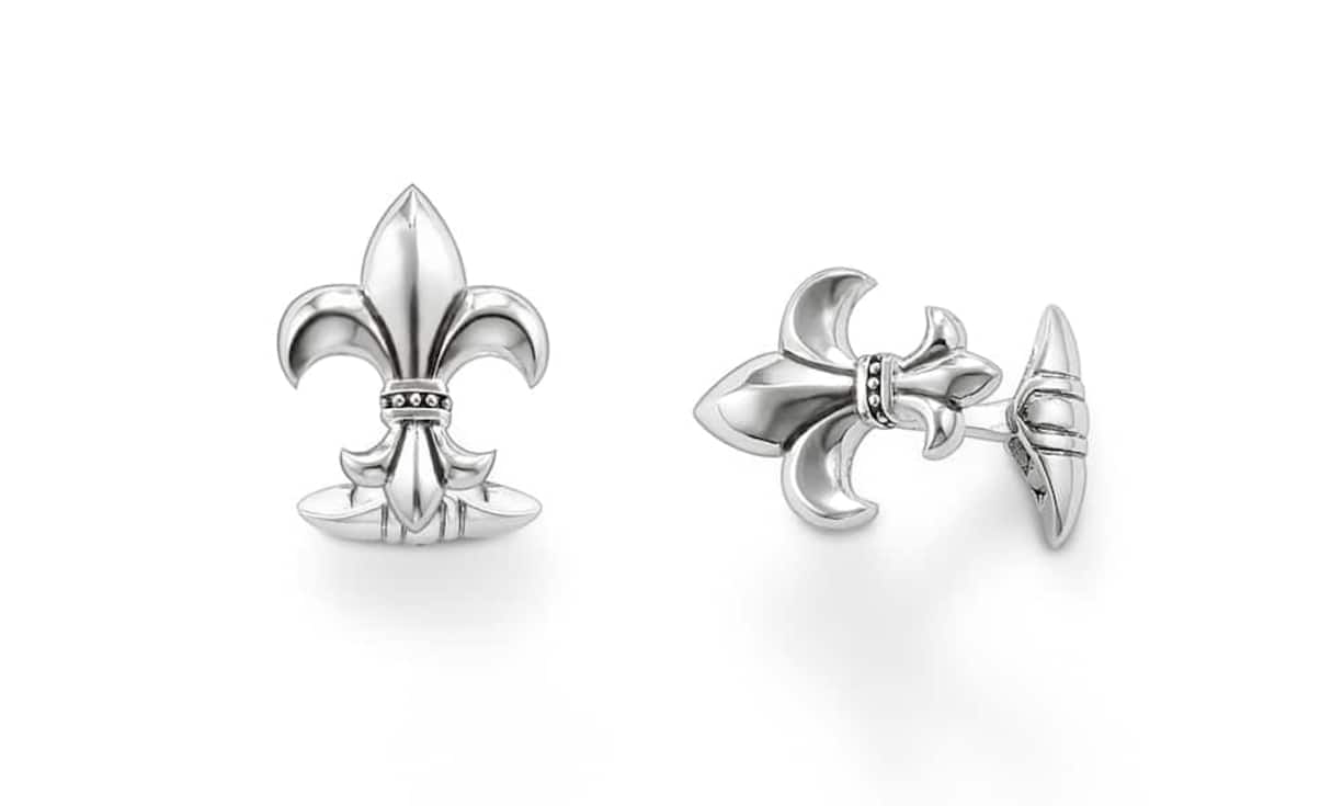 Pur: Thomas Sabo Diese Manschettenknöpfen aus geschwärztem 925er Silber haben eine bourbonische Lilie als Motiv. Sie repräsentiert Reinheit, Hingabe, Respekt und Würde. Preis 229 Franken
