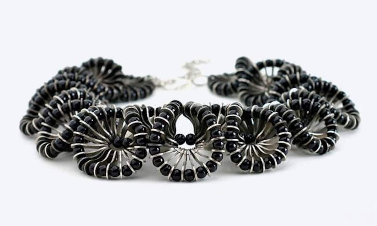 ...oder aus schwarzen Perlen.