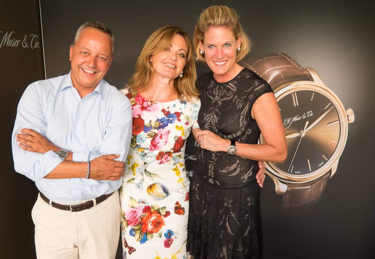 Daniel Zimmermann, Executive Director Sales H. Moser & Cie.; Annelies Wüst, Wüst Immoblien; Tanja Fruithof, Geschäftsführerin Bucherer Zürich beim Uhrenvergleich