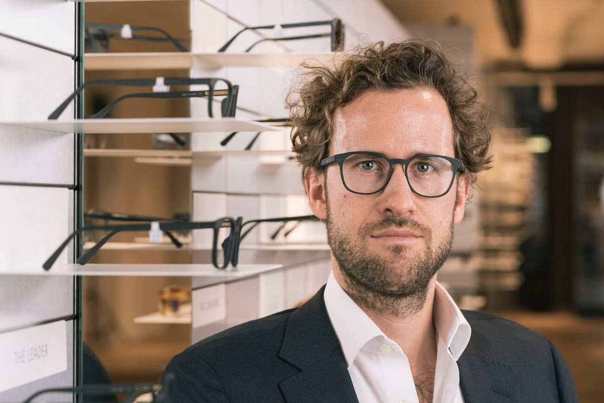 Kilian Wagner, co-founder and executive director of VIU Eyewear AG, a Swiss label for glasses, poses for a photograph at the Viu store at Schoffelgasse in Zuerich, Switzerland, on November 28, 2017. (KEYSTONE/Christian Beutler)Kilian Wagner, Mitbegruender und Geschaeftsfuehrer des Schweizer Brillenlabels Viu Eyewear AG, posiert am 28. November 2017 fuer ein Portrait im VIU Laden an der Schoffelgasse in Zuerich. (KEYSTONE/Christian Beutler)