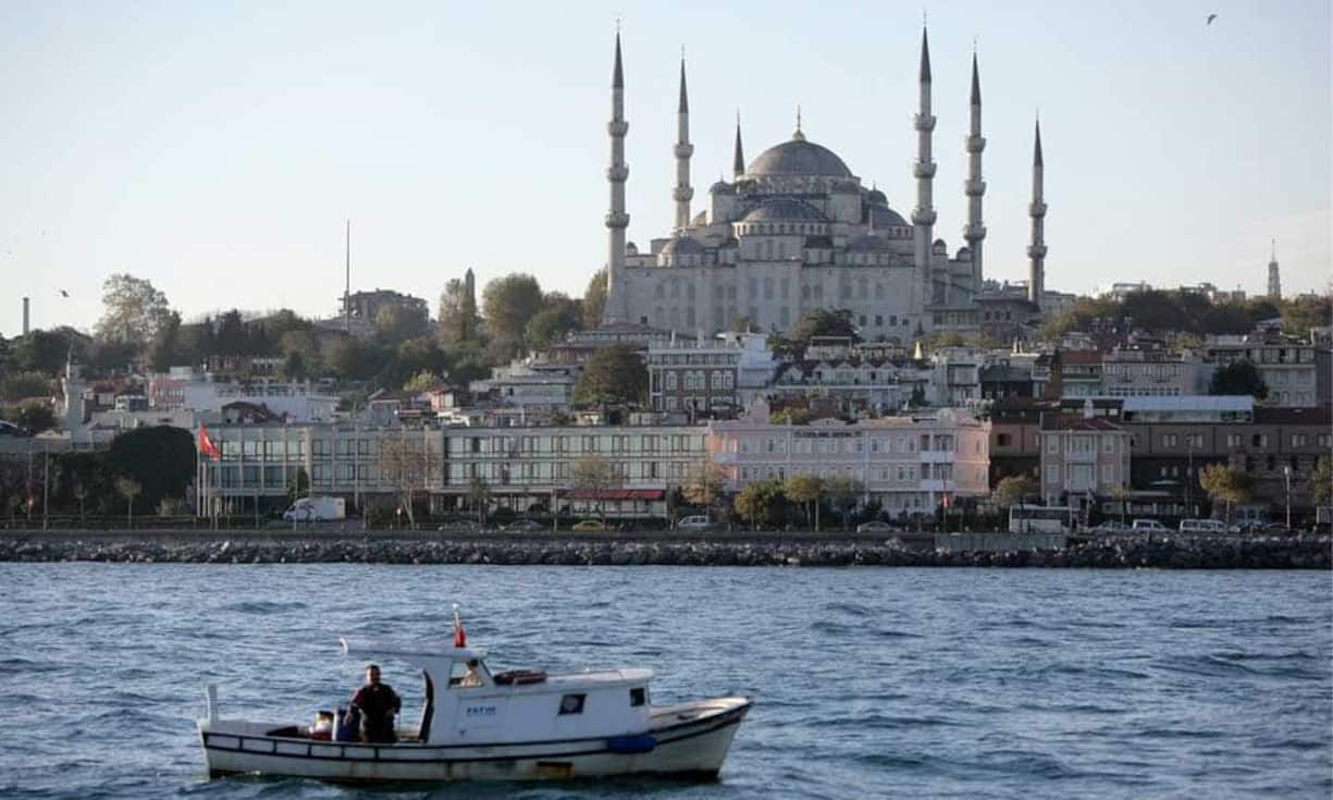 Den Anfang unserer Liste der Städte mit den meisten verzeichneten internationalen Touristen machen zwei Städte aus der Türkei.
Platz 11: Istanbul - Türkei: 10,48 Millionen Besucher
Platz 10: Antalya - Türkei: 11,12 Millionen BesucherBesonders beliebt ist Antalya bei russischen Gästen. Istanbul bietet  Sehenswürdigkeiten wie die blaue Moschee.
Die Daten basieren auf dem Top City Destinations Ranking von Euromonitor International
