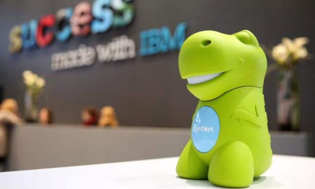 «Cognitoy»-Dinosaurier von IBM: Das herzige Spielzeug kann dank seinem Computerhirn Kinderfragen beantworten.