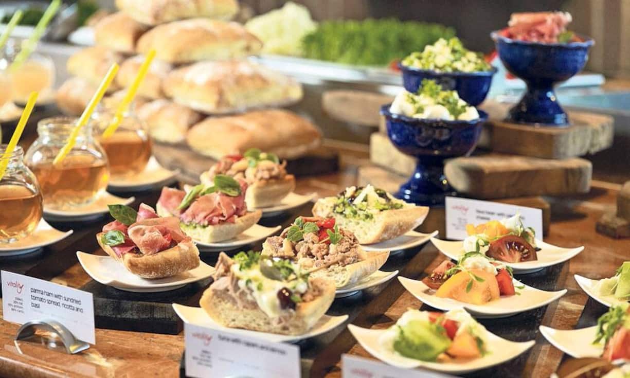 10 Prozent Ermässigung bei Swissôtel: Die Häuser von Swissôtel in Basel und Zürich sowie in Berlin (Bild), Bremen, Dresden und Düsseldorf/ Neuss bieten Geschäftsreisenden bis 30. Juni 2015 eine Preisreduktion von 10 Prozent auf die beste verfügbare Rate. Des Weiteren sind bei der «Consortia Promotion» das Frühstücksbuffet und eine Flasche Wasser inbegriffen. Das Angebot ist bis 31. Dezember 2014 buchbar. «Consortia Promotion» Preise auf Anfrage