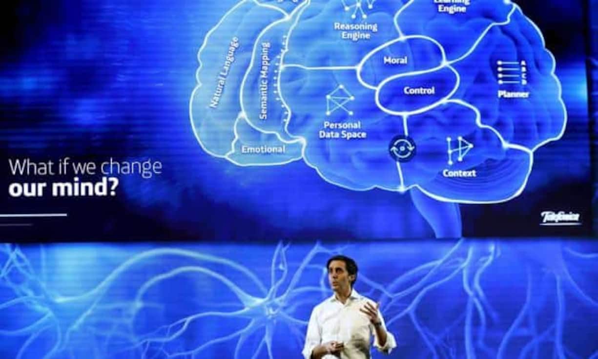 Vom spanischen Telekomriesen Telefonica kommt die Plattform «Aura» mit technischer Hilfe von Microsoft. «Aura» kann als App genutzt werden und ist mit Amazons Echo kompatibel. In den nächsten 12 Monaten soll es in Spanien, Grossbritannien und Deutschland auf den Markt kommen. Die Technik soll den Nutzer die Macht über ihre Daten zurückgeben.