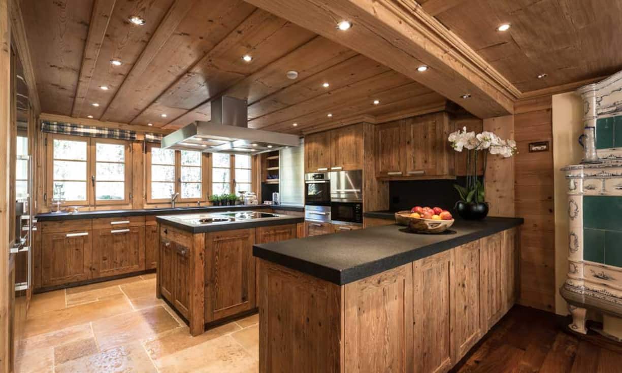 Die Küche ist offen gestaltet und mit mit ausergewöhnlichen Details ausgestattet.