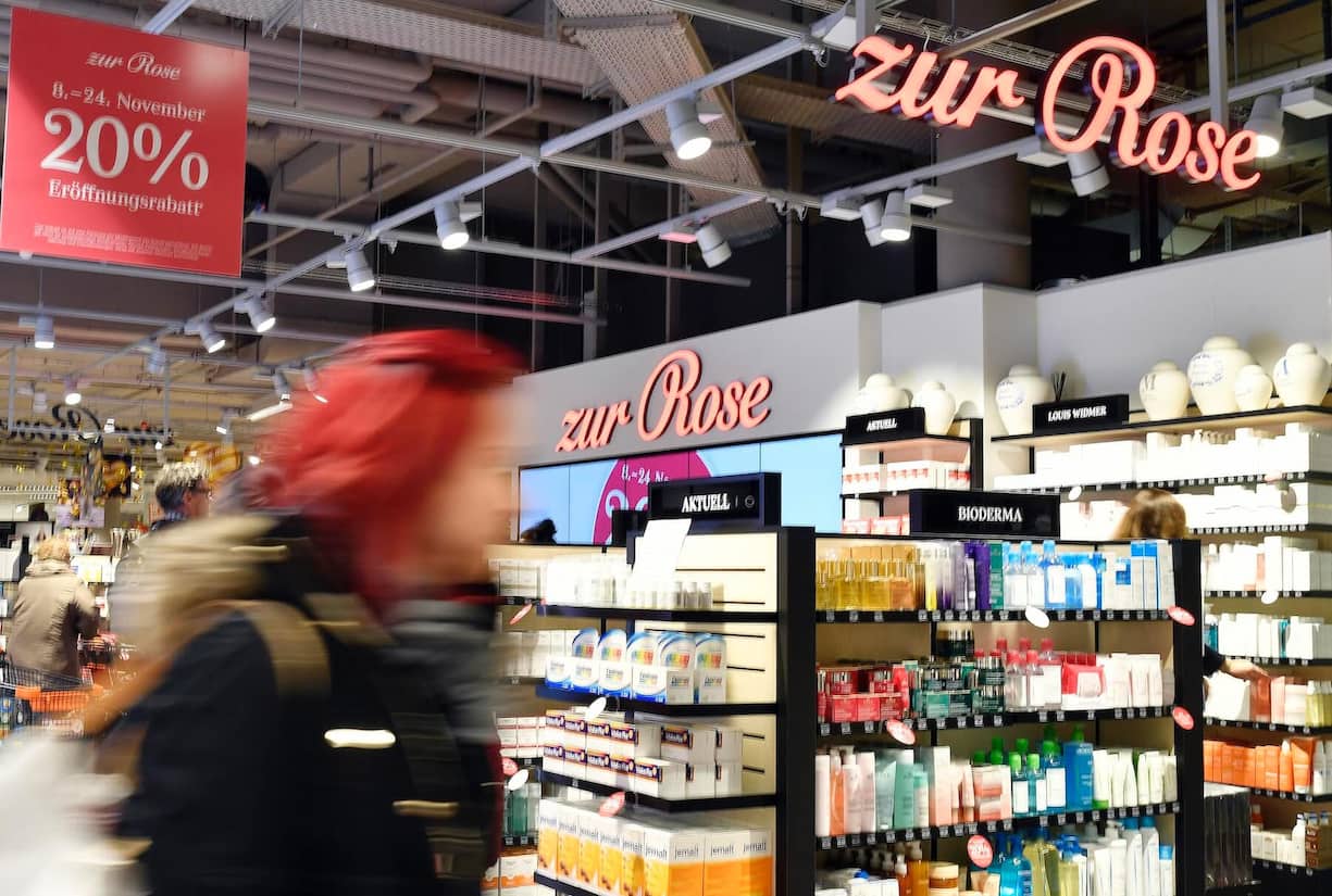 Die Gesundheit ist die zweite Baustelle des Migros-Konzern: Inzwischen gehören Arztpraxen, Zahnarztzentren, und jüngst das inländische Apothekengeschäft Zur Rose zum orangen Riesen.