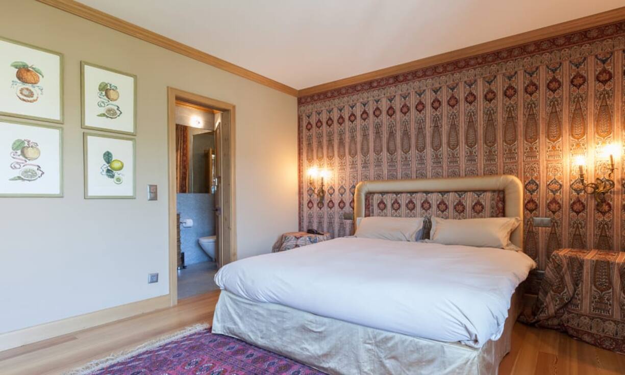 Eines von vier Schlafzimmern.