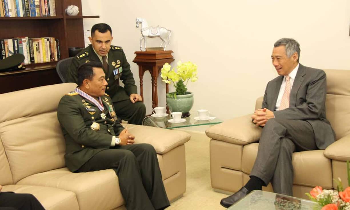 Ein anderer Staatsbesuch des Generals in Singapur und eine andere Uhr...Moeldoko Global Imprints