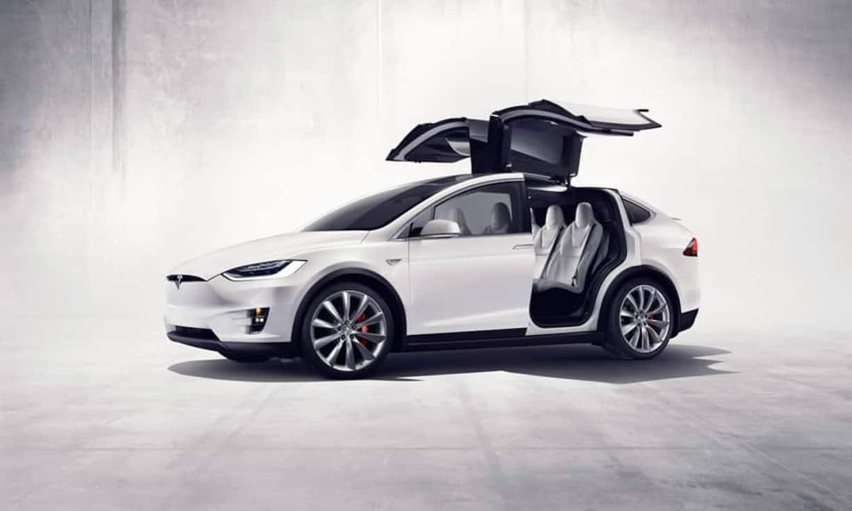 Letzten Herbst lancierte Tesla den Nachfolger des S, seinen Luxus-Geländewagen Model X. Blickfänger des SUV sind die Flügeltüren.
