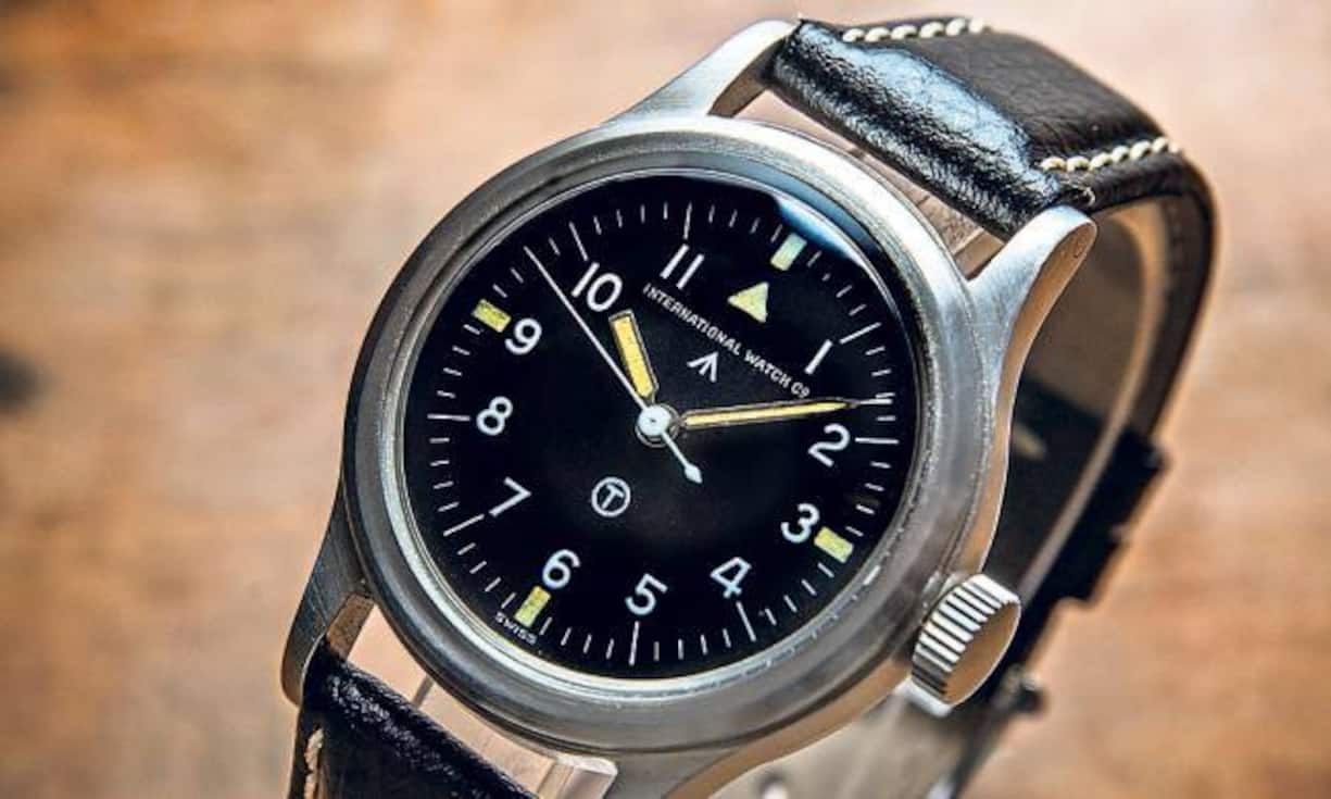 IWC 1948: Mark XI (Ref. 2612) 
Fliegeruhr für die Royal Air Force, Zifferblatt mit dem «Broad Arrow», einem Emblem der British Army. Die Uhr wurde in Schaffhausen im Auftrag der englischen Luftwaffe hergestellt. Handaufzug (Kaliber 89). Gehäuse in satiniertem und poliertem Edelstahl, satinierte Lünette. Durchmesser 36 Millimeter. Mit innenliegendem Weicheisengehäuse zur Abschirmung von Magnetfeldern. Preis: 10 800 Franken