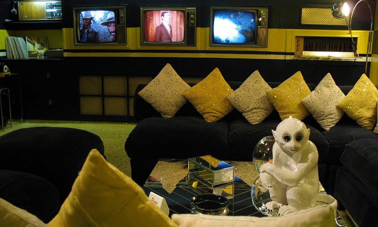 Über Geschmack lässt sich bekanntlich streiten. Die Räume des Anwesens sind nach bestimmten Themen eingerichtet und mit den hippsten Möbeln und Accessoires der damaligen Zeit ausgestattet.