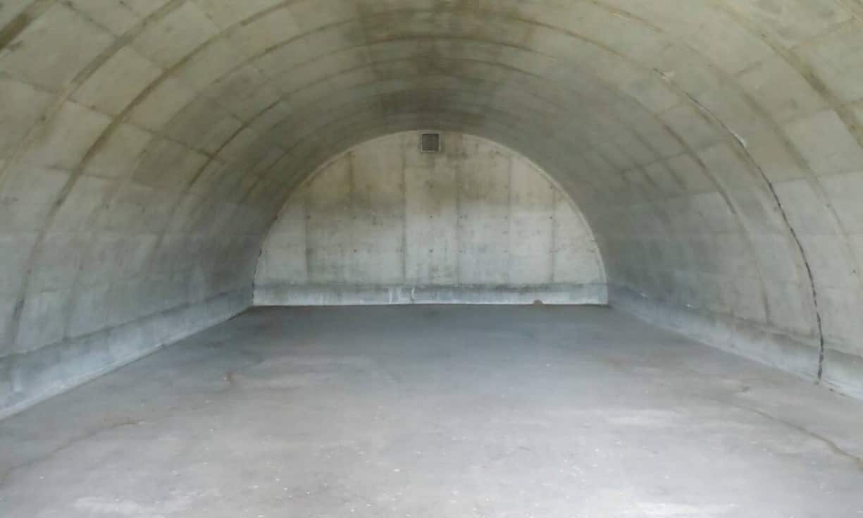 Die Bunker variieren in der Grösse zwischen etwa 8 Meter in der Breite und 18 oder 24 Meter in der Länge. Laut Vivos gibt es Platz für Vorräte, die mehr als ein Jahr ausreichen.