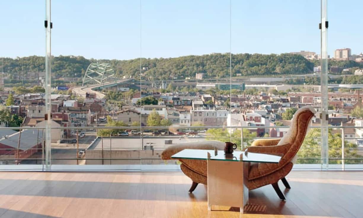 … und bietet den Bewohnern eine tolle Aussicht über die Stadt. Fisher gab dem Gebäude…