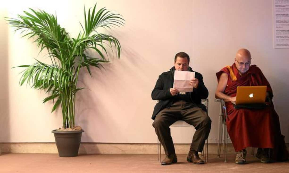 Die besten Bilder vom WEF 2015: Im Kongresszentrum in Davos warten die unterschiedlichsten Teilnehmer.swiss-image.ch