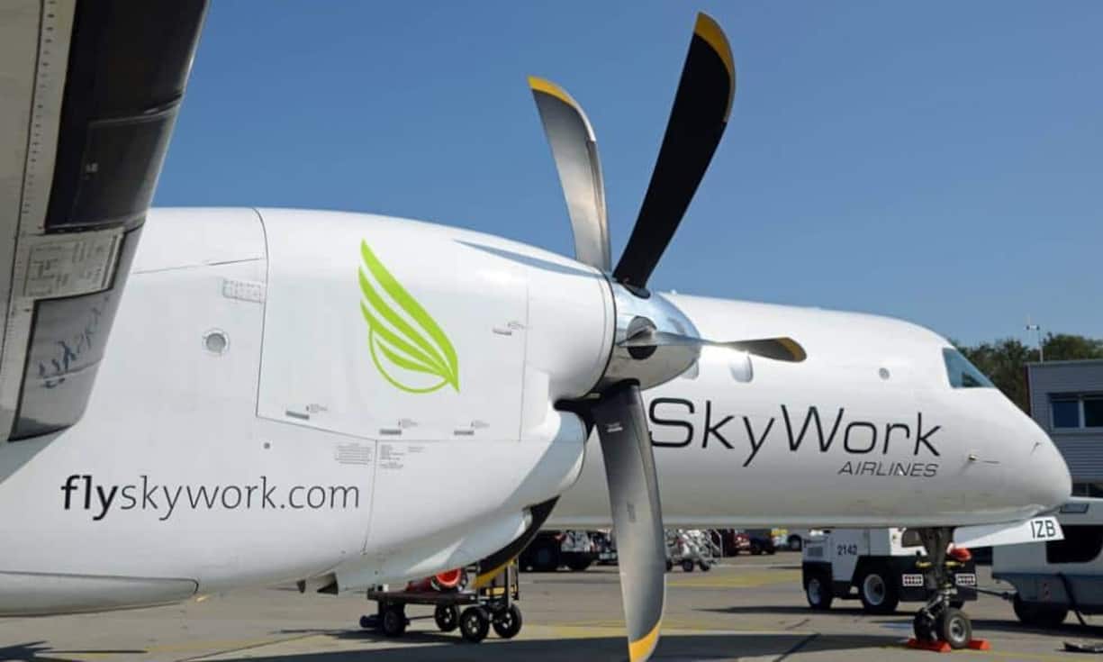 Die Berner Skywork hat einige Gratisgetränke und Süssgebäck im Angebot. Verkauft werden zudem Coca Cola, Tomatensaft sowie Wein, Prosecco und Bier.
Facebook/Skywork Airlines