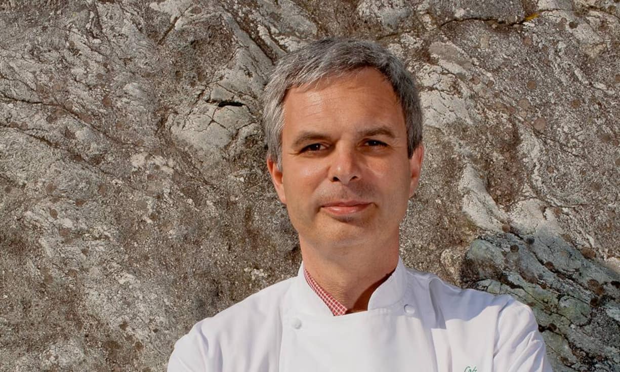 Pietro Leemanns erster Mentor war der Tessiner Koch Angelo Conte Rossini, der ihm zu einer Lehrstelle beim legendären Frédy Girardet in Crissier verhalf. Es folgten Lehr- und Arbeitsjahre bei Gualtiero Marchesi in Mailand und im Richmond Hotel in Genf. Er reiste durch den Orient und landete 1989 wieder in Mailand, wo er das vegetarische Restaurant Joia eröffnete. Es dauerte Jahre, bis das Restaurant erfolgreich wurde, doch 1996 kam der ersehnte «Michelin»-Stern.