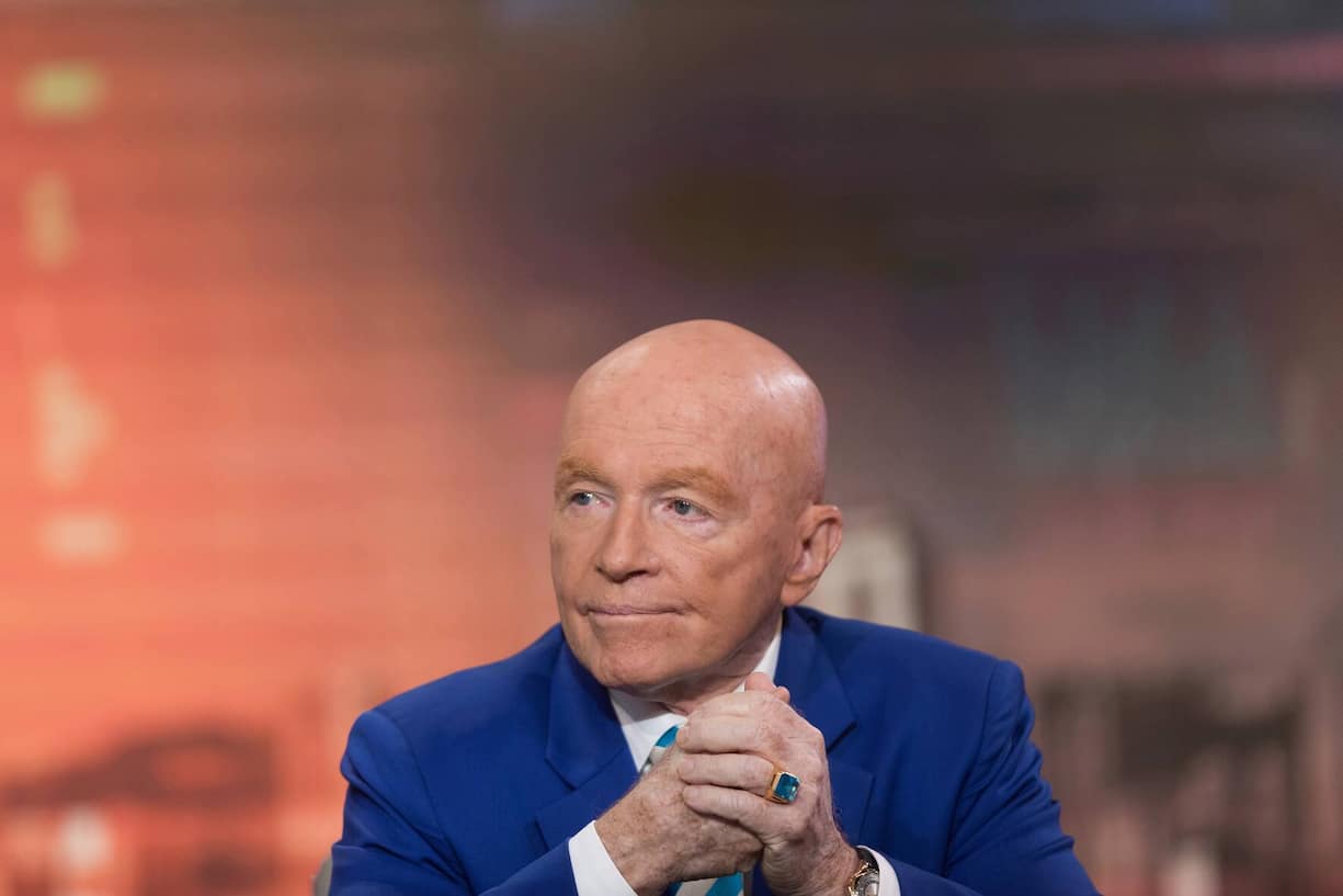 Mark Mobius, executive chairman of Templeton Emerging Markets Group, listens during a Bloomberg Television interview in Hong Kong, China, on Friday, Jan. 26, 2018. Emerging-market equities will climb to a new high this year amid stronger currencies and higher commodity prices, Mobius said in his final interview before retiring next week. Photographer: Justin Chin/Bloomberg