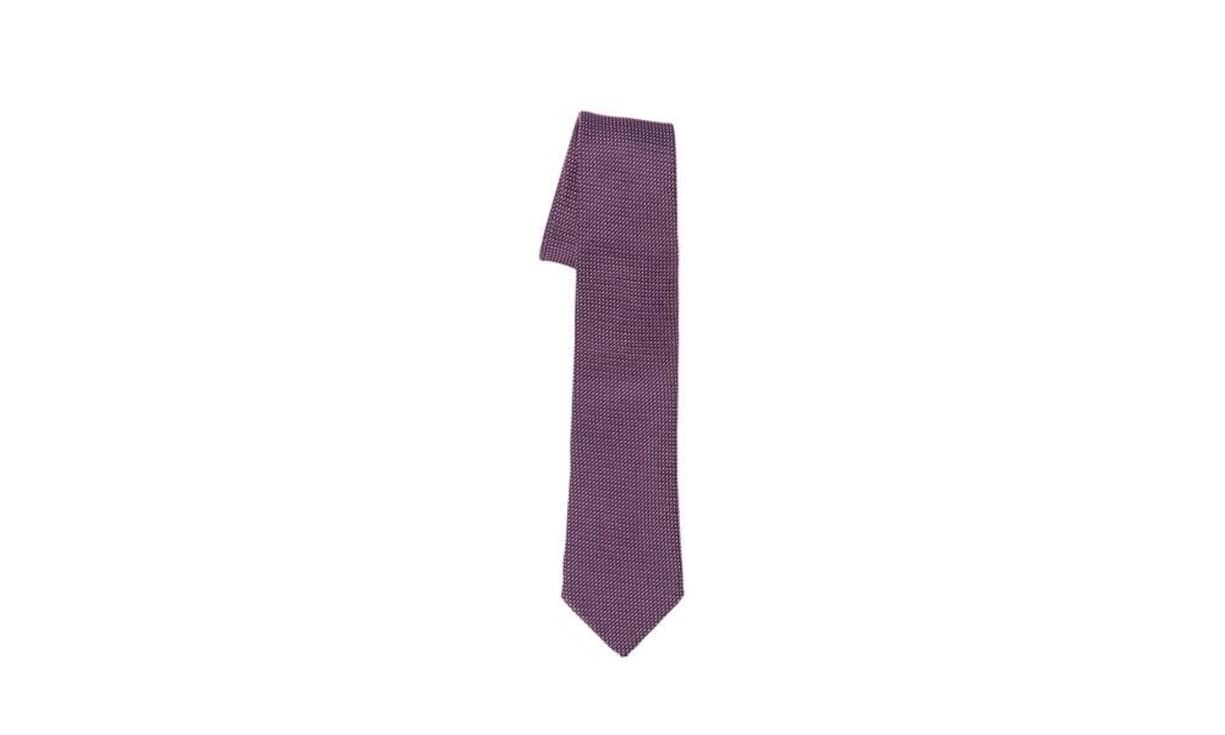 Elegant: Eton Die gerauhte Seide macht die violettfarbene Krawatte zu einem eleganten Accessoire. Mit einem hellgrauen Hemd kommt sie besonders gut zur Geltung. Auch in den Farbtönen hellblau und navy bei Globus erhältlich. Preis 119 Franken Bilder: PR