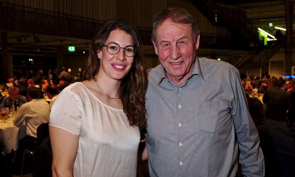 Dominique Gisin, Abfahrtsolympiasiegerin;
Anton Zimmermann, Inhaber, ZM-Technik für Holz AG