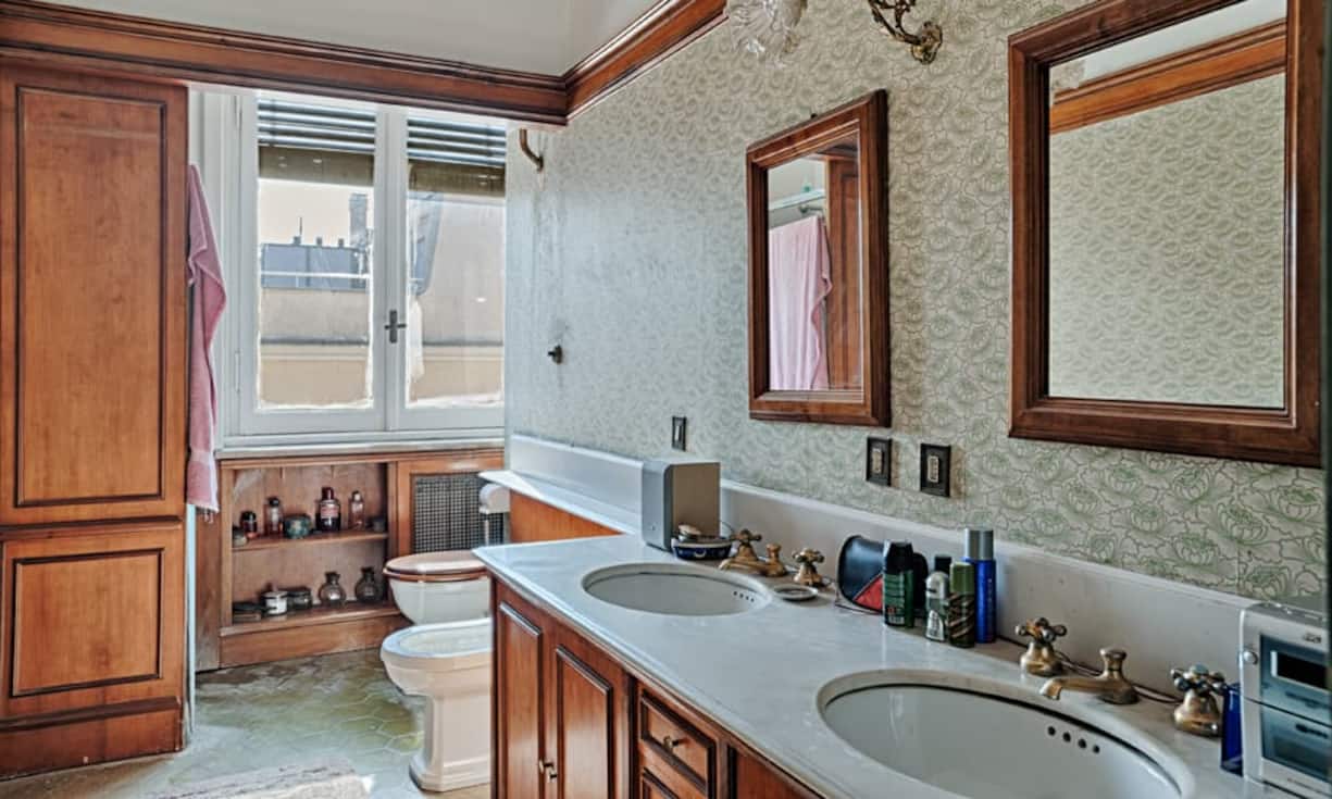 ...sowie drei Schlaf- und Badezimmer.