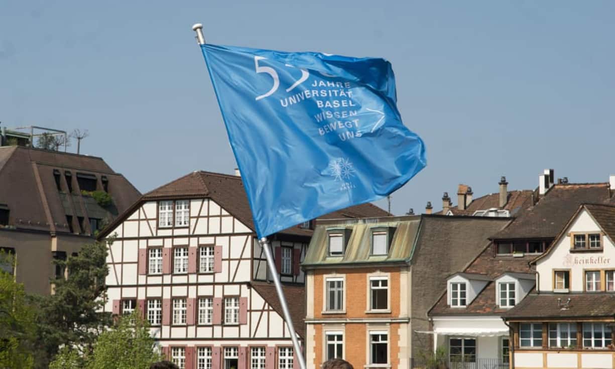 Auf Platz drei schliesslich folgt die Pharma-Metropole Basel. In der Stadt im Dreiländereck verfügen 34,5 Prozent der Bewohner über einen Studienabschluss. Knapp dahinter klassieren sich Winterthur (33,5 Prozent) und die Bundeshauptstadt Bern (33 Prozent). Schlusslicht bildet Luzern mit 28,8 Prozent. Flickr/Michael Springmann