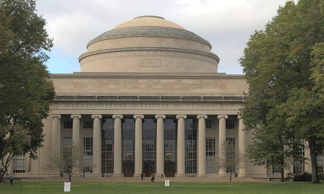Platz 6: Massachusetts Institute of Technology (MIT) An der Technischen Hochschule und Universität in Cambridge studieren derzeit mehr als 10'000 Studenten. Zu den bekanntesten Abgängern zählen der ghanaische Diplomat Kofi Annan, Israels Ministerpräsident Benjamin Netanjahu sowie der Wirtschaftswissenschaftler Paul Krugman. Von den Alumni zählen derzeit 670 zu den reichsten Menschen der Welt.6SN7/Flickr/CC
