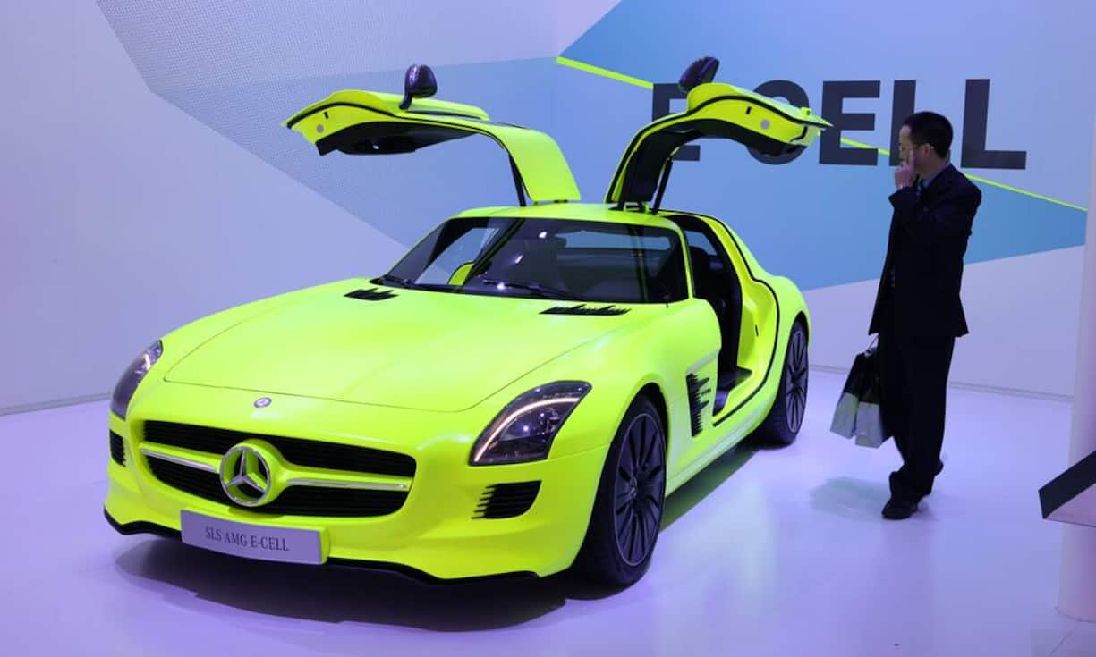 Mit dem SLS E-Cell hatte Mercedes sich bereits im Markt für richtig teure Elektroautos versucht - doch die Nachfrage für das 416.000 Euro teure Auto mit 250 Kilometern Reichweite war minimal. Doch nun will Daimler im Elektro-Luxussegment wieder neuen Anlauf nehmen.