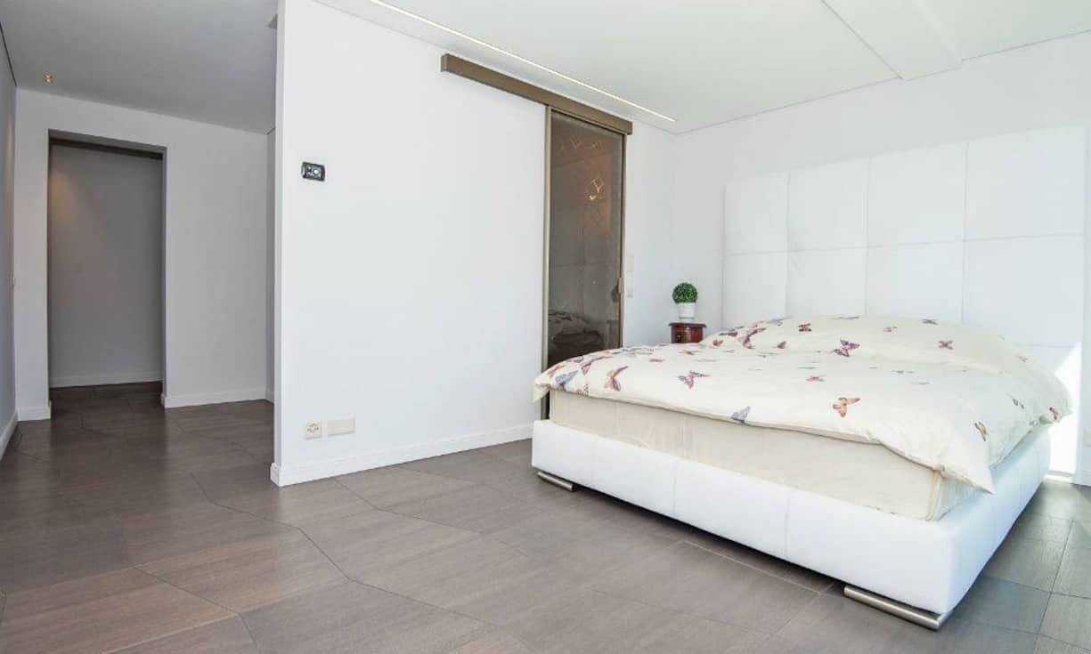 Die Villa verfügt über fünf luxuriöse Schlafzimmer, in denen man durch eine eingebaute Klimaanlage auch im Sommer ruhigen Schlaf findet.