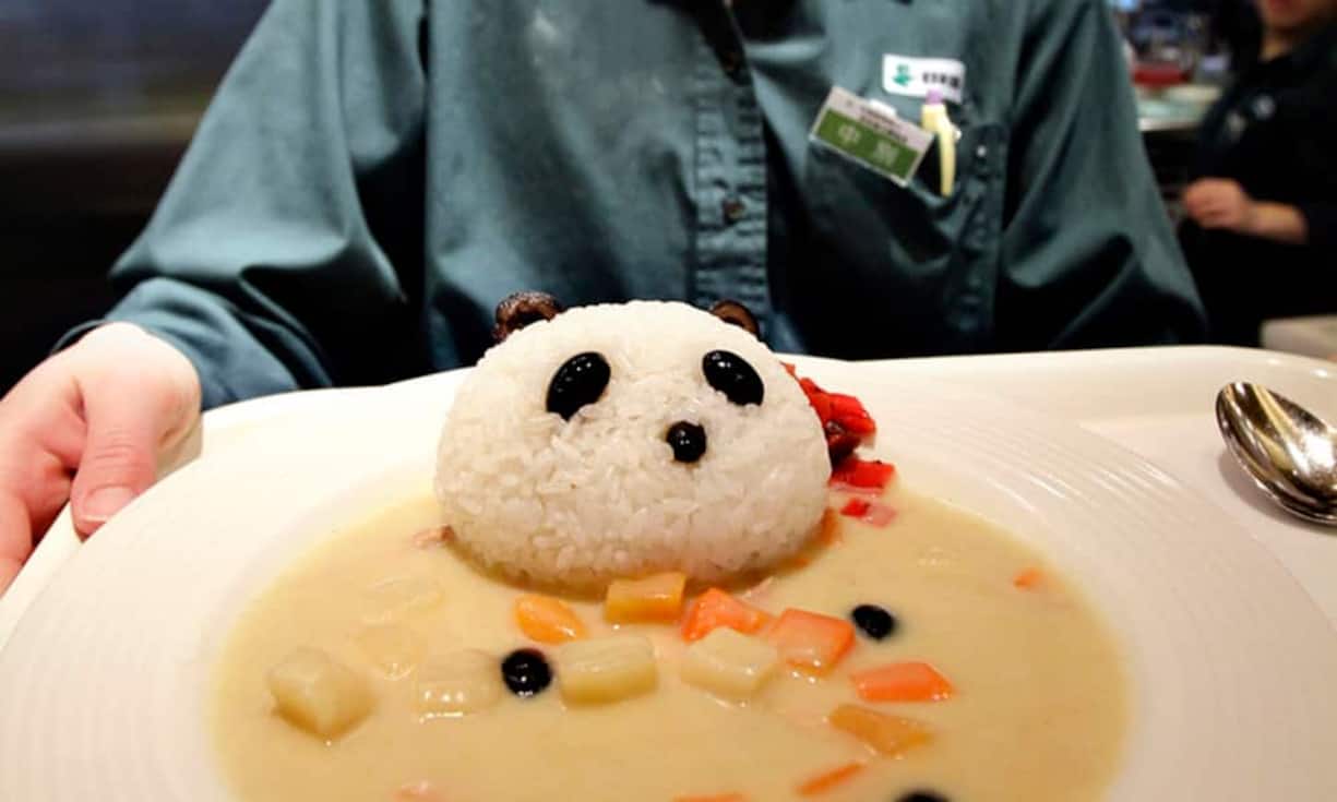 Perfekter Service gilt etwa in Japan als Selbstverständlichkeit, die nicht mit Geld honoriert werden muss. Das Land gilt weltweit als eine der letzten Anti-Trinkgeld-Bastionen – Geben als auch Nehmen gelten als würdelos. (Bilder: Keystone)