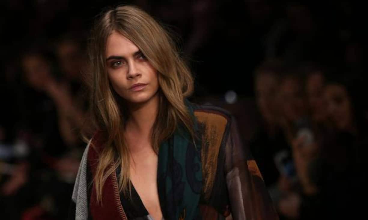 Cara Delevingne: 3,5 Millionen US-Dollar
Die Britin gehört mittlerweile zu den begehrtesten und meist gebuchten Topmodels im Modebusiness. Die 22-Jährige ist einfach überall präsent, sei es auf den Laufstegen der internationalen Modewochen, auf dem Cover berühmter Modemagazine oder als Gesicht auf unzähligen Kampagnenfotos namenhafter Designer. Das macht sich auch im Gehalt bemerkbar.