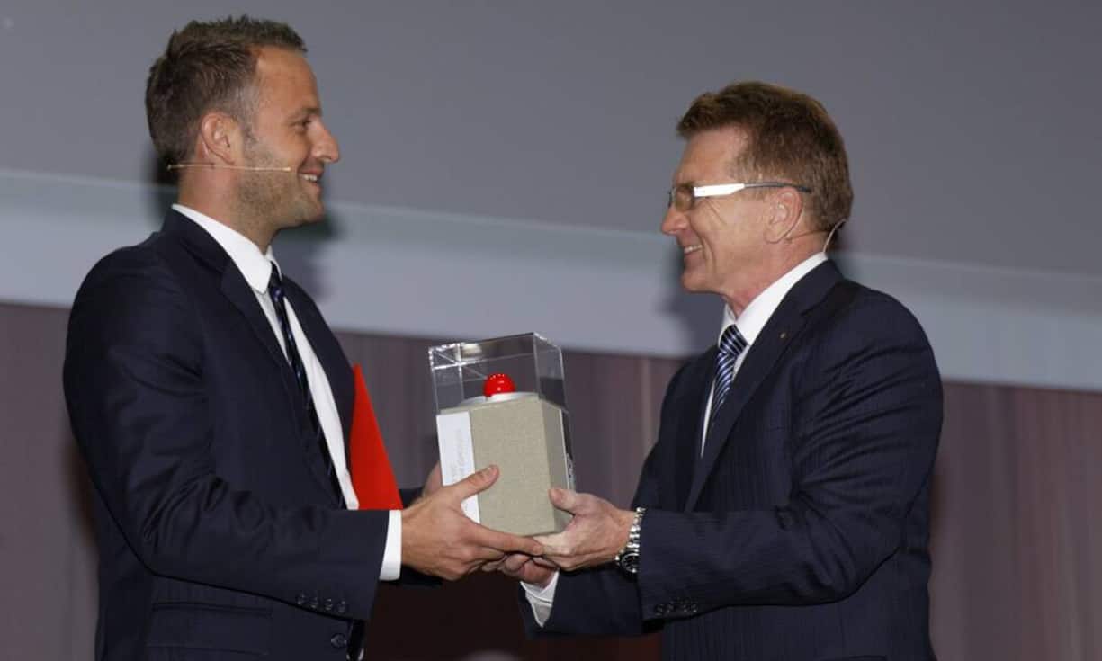 v.l.n.r. Gewinner Thomas H. Rüegg Baumann Federn AG, Hans-Ulrich Müller; Präsident Swiss Venture Club