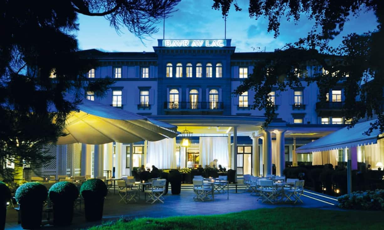 Platz 6: Baur au Lac, Zürich.Das Baur au Lac in Zürich konnte einen Rang gutmachen und landet auf Platz sechs. Hoteldirektor Wilhelm Luxem sorgt mit Stil, Herz und Verstand dafür, dass das Traditionshaus genau die Gelassenheit atmet, die der heutige Gast ersehnt.