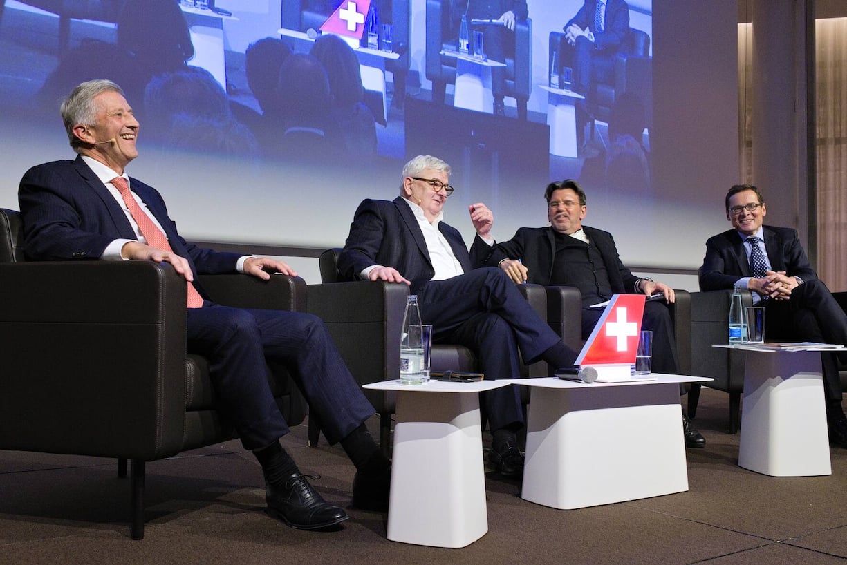 Rolf Dörig an einer Podiumsdiskussion mit Joschka Fischer