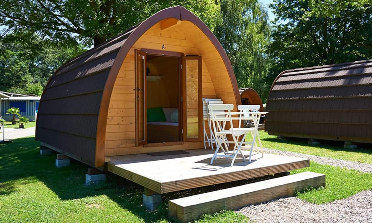 … bis hin zu Pods, was in Mini-Tunnels geformte Holzunterkünfte sind. Bilder: TCS Schweiz; Vacanceselect