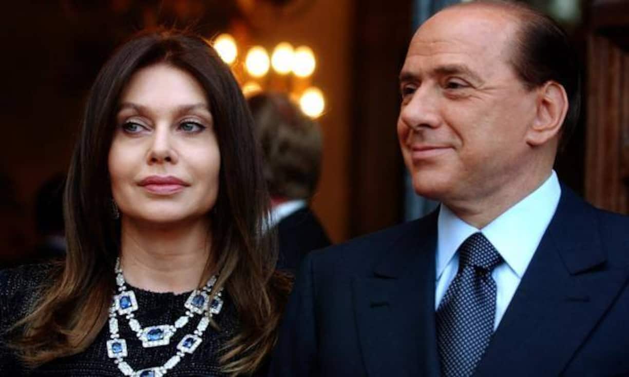 Italiens ehemaliger Ex-Premier Silvio Berlusconi kam seine Ex-Frau Veronica Lario ebenfalls teuer zu stehen. Sie reichte nach 30 Ehejahren wegen den Sex-Abenteueren ihres Mannes die Scheidung ein. Nach drei Jahren Scheidungskrieg einigten sich die Parteien darauf, dass Silvio seiner Verflossenen 2 Millionen Euro pro Monat zahlen muss.