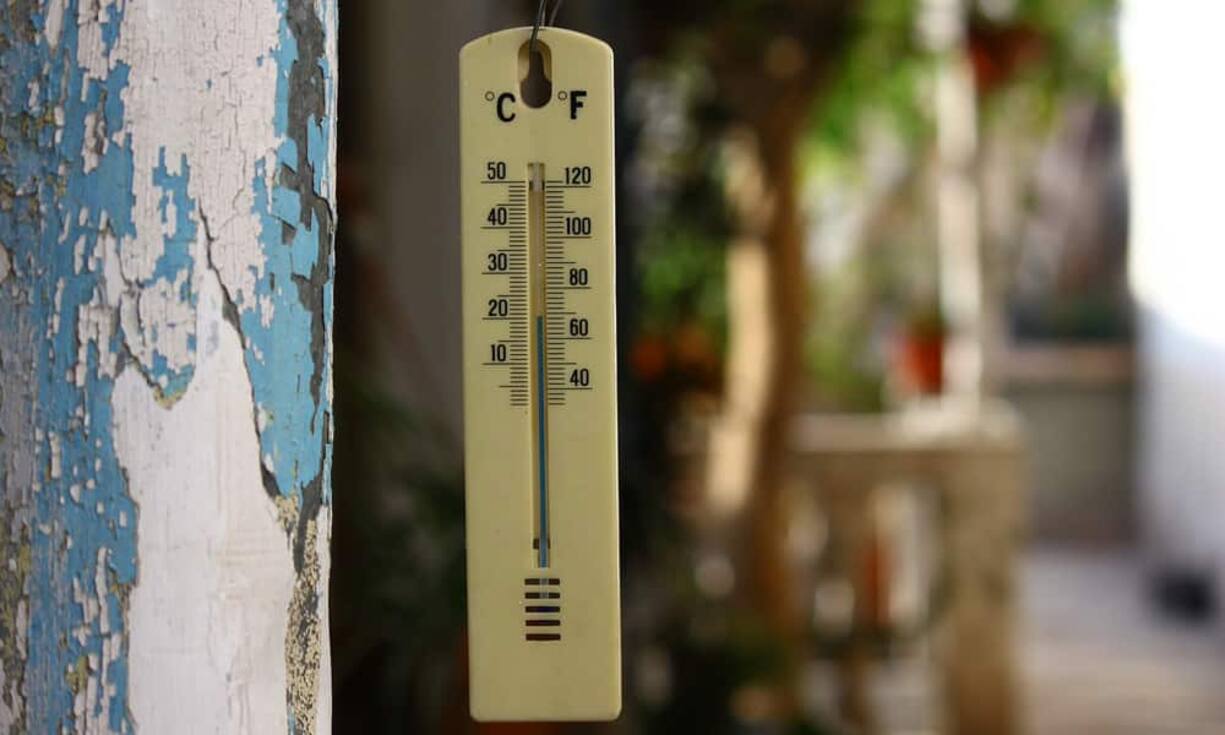 AussenthermometerStatt sich bei Wind und Wetter auf den Balkon hinauswagen, hält das Smartphone das aktuelle Wetter und die Aussichten allzeit bereit und man muss dafür nicht einmal das Bett verlassen. An Wetterstationen dürften nur noch Liebhaber ein Interesse haben.