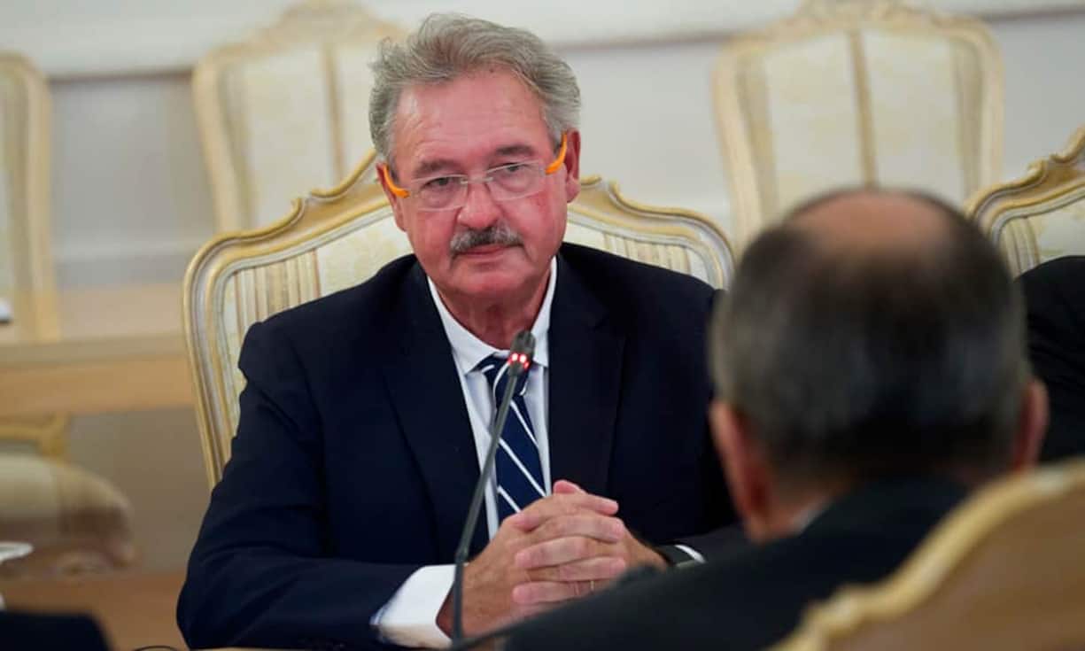 Ein langjähriger Freund ist der sozialdemokratische luxemburgische Aussenminister Jean  Asselborn, mit dem Juncker längere Zeit in einer Koalition regierte. Die beiden necken sich und halten – auf lëtzebuergesche Art – zusammen.