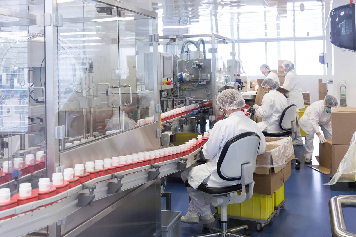 Produktionsanlage fÃ¼r Deodorants bei Louis Widmer in Schlieren, am 1. Juni 2017. Â© Severin Bigler/Lunax