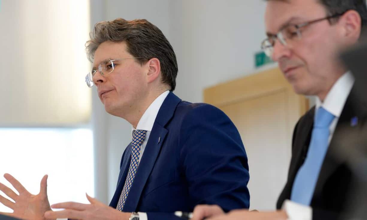 Gut klappt die Abstimmung intern mit CEO Zeno Staub. Weil sich der operative Chef immer mehr von seinem Mentor emanzipiert hat, hat Scheidt bei der Bank Macht abgegeben und so auch mehr Zeit für seine Aufgaben bei der Bankiervereinigung.