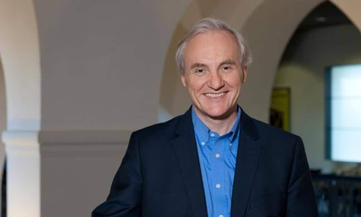 Ernst Fehr ist Professor an der Universität Zürich und Leiter des Instituts für Volkswirtschaftslehre. Er belegt in der «Economist»-Rangliste den 4. Paltz und ist somit der einflussreichste Ökonom ausserhalb der USA. Er stellte die klassische Theorie des «Homo oeconomicus», mit dem Menschen als egoistisches und rationales Wirtschaftssubjekt, auf den Kopf. Immer wieder mal wird Fehr als Anwärter für den Nobelpreis gehandelt.