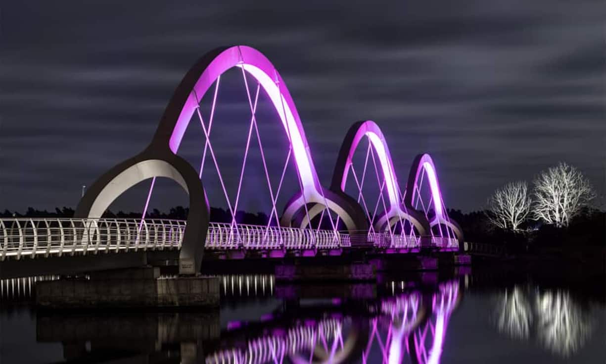 Sölvesborg Bridge von Ljusarkitektur, Eröffnung 2013 (Sölvesborg, Schweden)Mit 755 Metern ist die Sölvesborg Bridge Europas längste Fussgängerbrücke. Ljusarkitektur stattete das Bauwerk mit LED-Lichtern aus, die ihre Farbe wechseln. Sölvesborg Bridge by ÅF Lighting, 2013