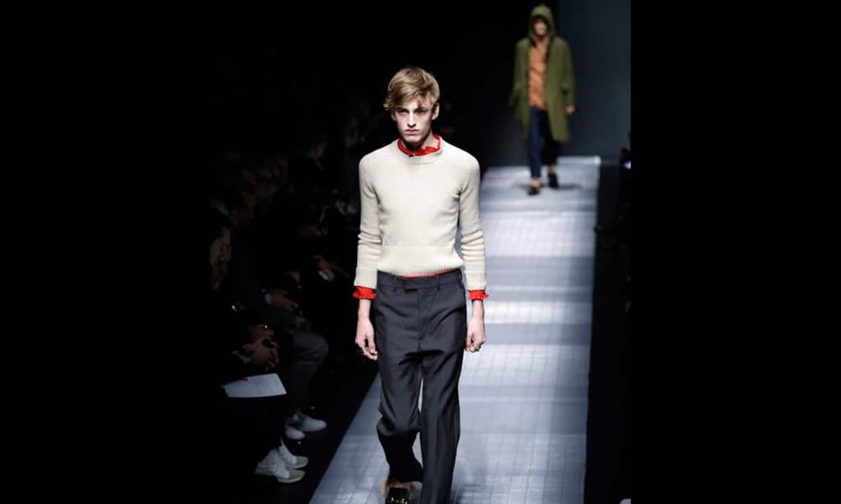 Durch die Rüschen wir selbst ein schlichter Pullvover zum Hingucker.Bilder: Keystone